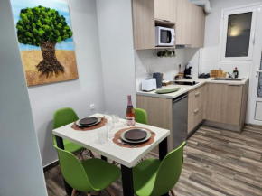 Cozy Apartment Metaxourgeio greendom